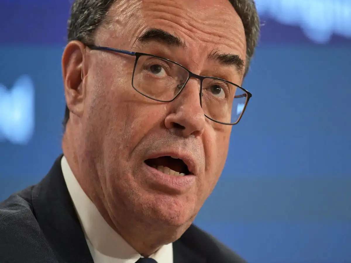 Andrew Bailey Pushes Back on Banking Deregulation as UK Finance Faces AI and Growth Challenges