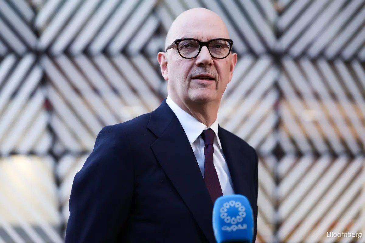 France Lowers 2026 GDP Forecast to 0.7% Amid Budget Uncertainty and Global Energy Shock