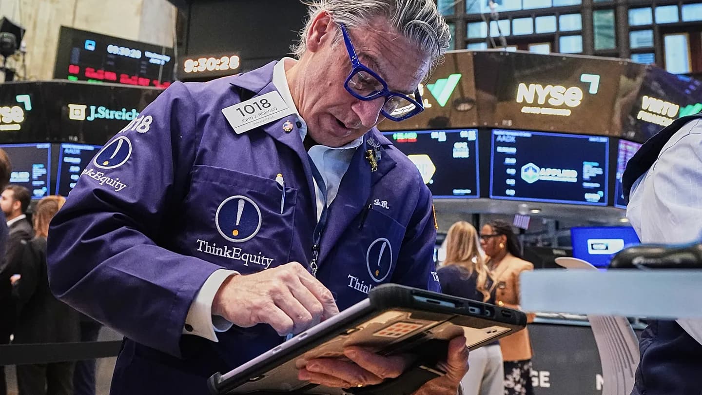 Global Markets Slide as AI Stock Selloff, Iran Tensions and Rate Uncertainty Shake Investors
