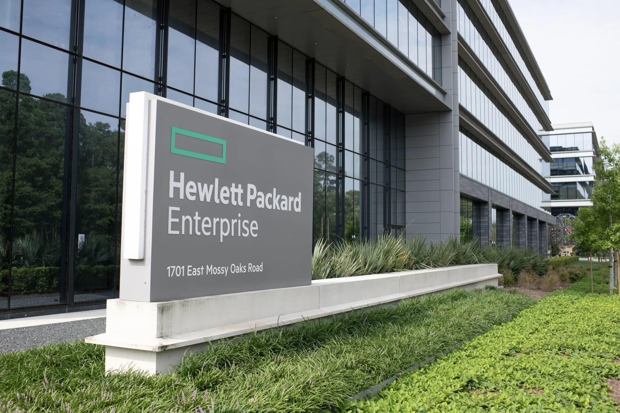 Hewlett Packard Enterprise (HPE) Posts Record Quarter as AI Infrastructure Demand Soars