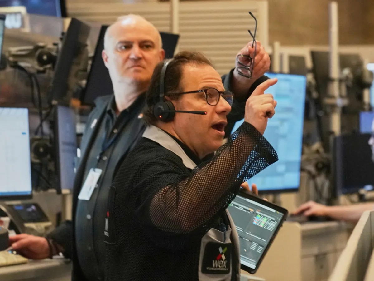 Wall Street Futures Edge Higher as Investors Weigh Iran Demands, Hormuz Outlook and Berkshire Results