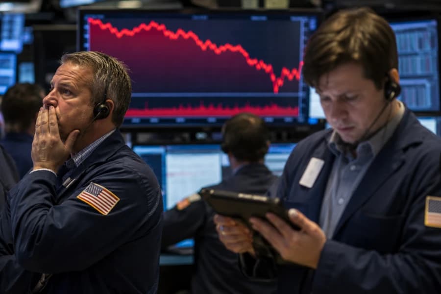 Wall Street Falls as $100 Oil and Inflation Concerns Complicate Fed Rate Outlook